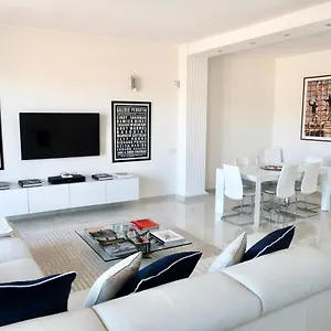 https://lux-180sqm-flat-entire-last-floor-parking-spot.it-lombardy.com