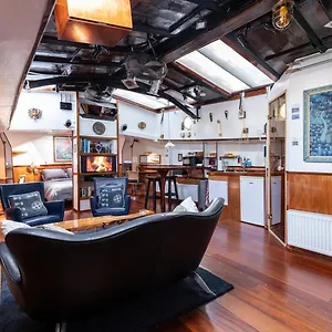 https://anna-houseboat.amsterdamhotelsnl.com